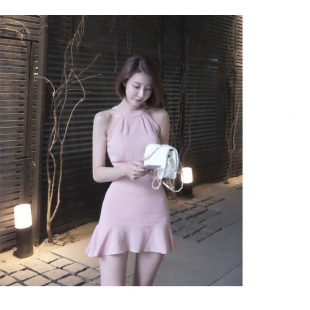 Đầm yếm đuôi cá nhẹ nhàng nữ tính
