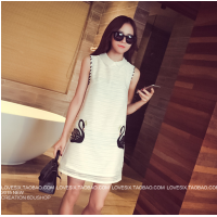 Đầm suông trắng thêu vịt đáng yêu