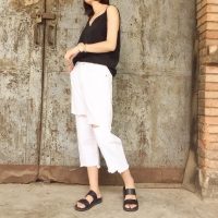 Quần suông trắng rách gối
