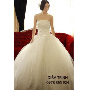 Áo cưới trắng tinh khôi