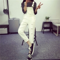 Quần yếm jeans trắng rách cá tính 