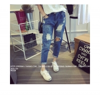 Quần jeans rách cá tính