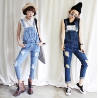 Quần jeans yếm rách trẻ trung