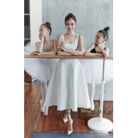 Đầm xòe trắng cổ điển
