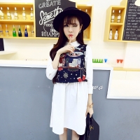 Đầm trắng kèm ghi lê họa tiết