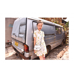 Đầm xòe họa tiết trẻ trung