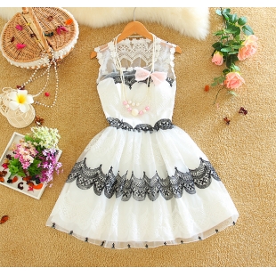 Đầm xòe trắng phối ren đen