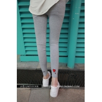 Quần legging in chữ độc đáo
