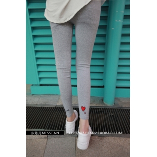 Quần legging in chữ độc đáo