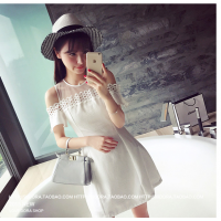 Đầm suông trể vai trắng