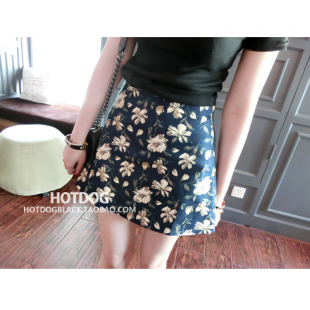 Chân váy họa tiết hoa