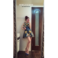 Đầm gấm hoa vàng quý phái