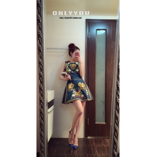 Đầm gấm hoa vàng quý phái