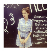 Đầm xòe caro trẻ trung